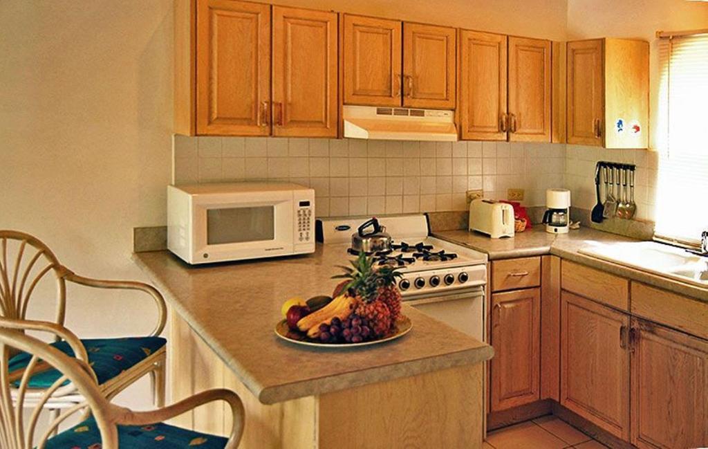 Dickenson Bay Cottages Cedar Grove Kamer foto